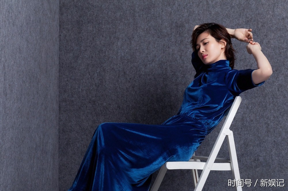 女演员童蕾短发大气成熟优雅知性写真