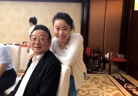 草帽姐徐桂花被官方封杀,最近在微博上回复:挑