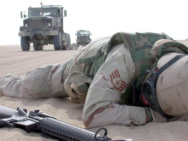 美军在伊拉克遭遇猪队友,迫击炮误伤自己人,两名士兵死亡