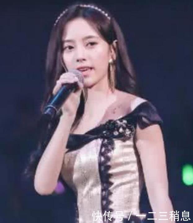 鞠婧祎出席某活动,4千年美女身穿短裙笑容迷死