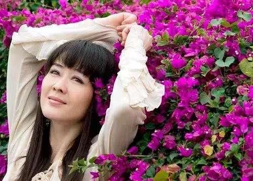 45岁李琳近照曝光:与前夫离婚因为家暴?今嫁世