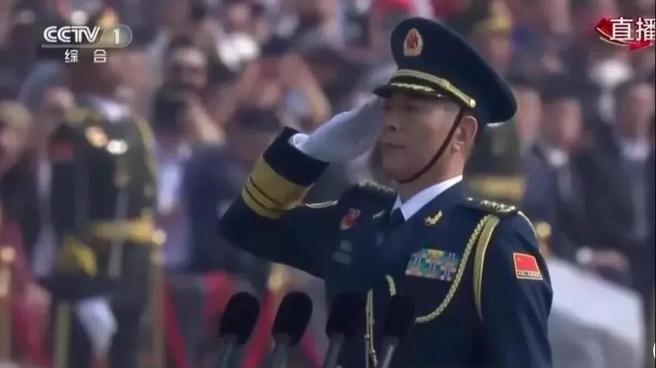 这位明星上将担任阅兵总指挥，祖辈在抗日战争、解放战争中牺牲