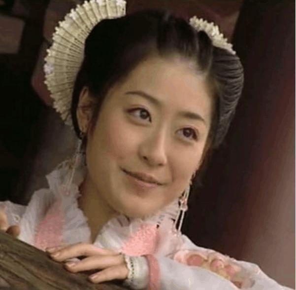 李卉,电视剧《少年包青天》中的陆湘湘,性格傲慢,泼辣,但是个敢爱敢恨