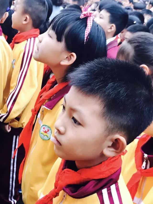 信阳市胜利路小学建队日主题升旗仪式