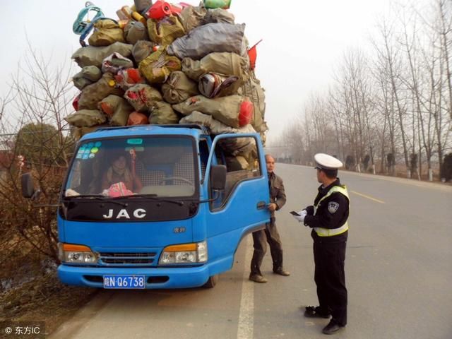 货车超载,就问你怕了没有?