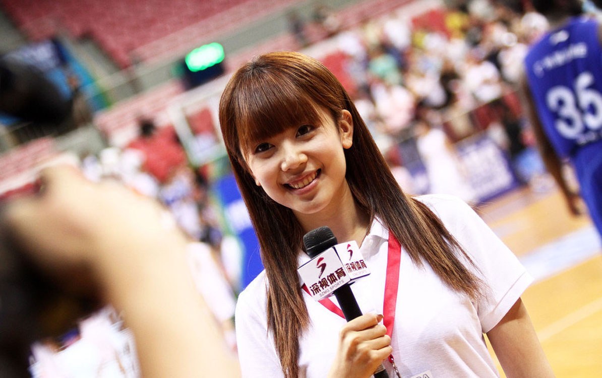 盘点cba赛场美女记者:郜林女友pk美艳摄影