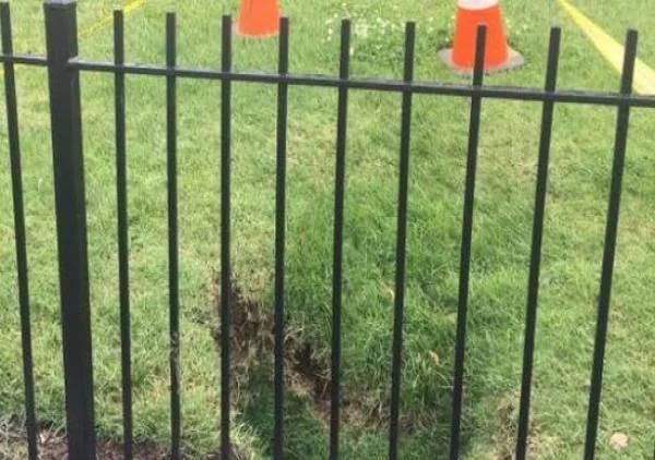 美白宫草坪现天坑竟为逃生通道?网友调侃:或专