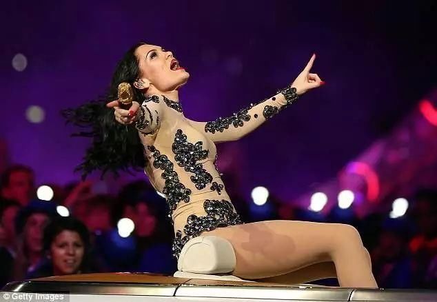 花钱减压 |《我是歌手》的首期冠军居然让那英