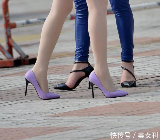 好姐妹就应该一起穿着高跟鞋出来逛街