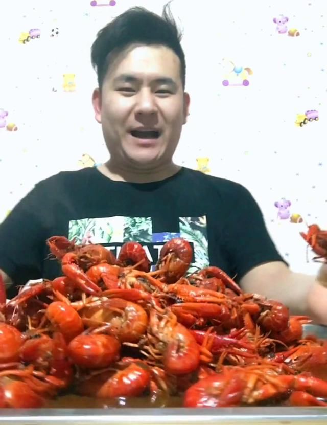每公斤600元左右的帝王蟹,吃播们怎么这么豪