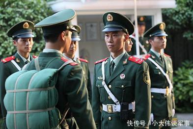 从农村走出来四期士官,退伍和转业该选哪个?!