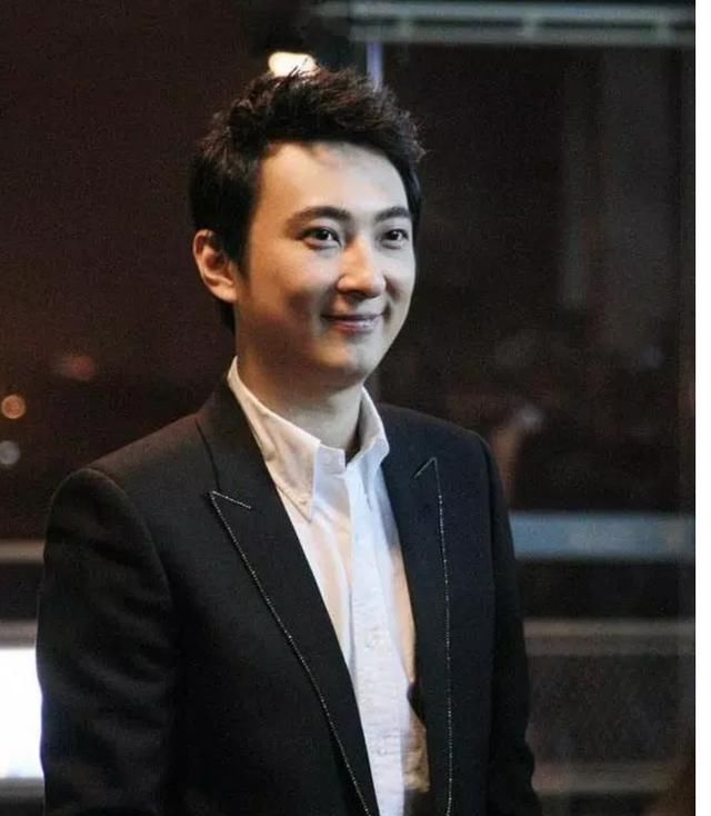 万达高管被捕,负债4000亿,刘强东怼王思聪负