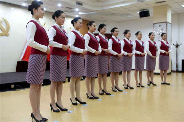 南航新疆招空姐空哥 191人尝鲜空乘制服