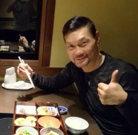 明星吃相:周比利吃日本素菜,赵本山吃排骨,于谦