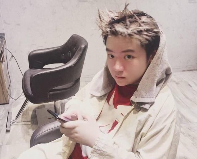 马飞飞自称最近过的还可以,网友质问:那为啥还不直播?