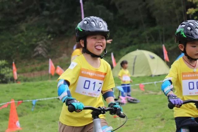 音乐节上的滑步车比赛这样玩?听听幼儿园园长