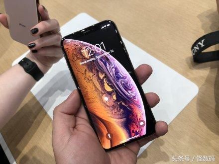 不只小米8长得像 小米跟紧新iPhone预购推XS