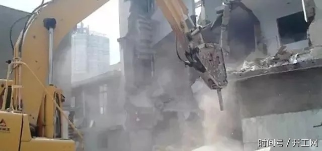 挖掘机10大高难度技术:拆楼作业PK破碎作业