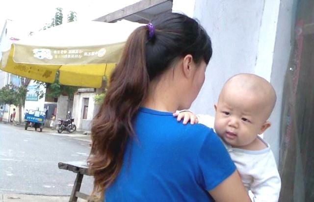 儿子满月,老公收到一个千元红包,看到贺词,我把