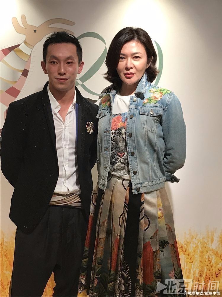 54岁关之琳身材纤细难掩脸上老态 称放弃找新欢 54岁关之琳身材纤细难掩脸上老态 称放弃找新欢