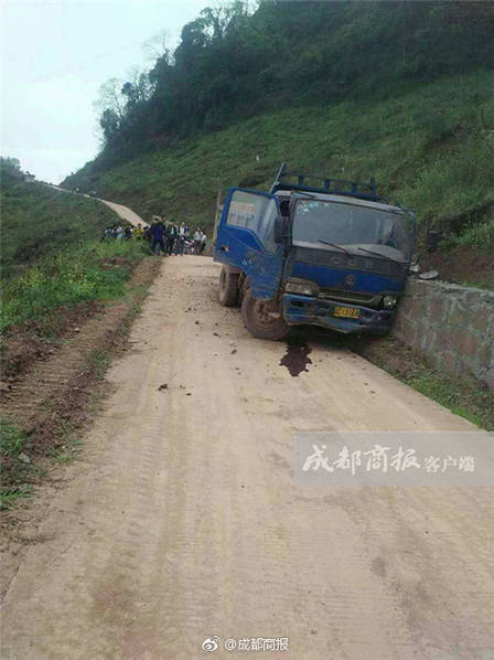 离奇车祸!司机惨死在自己货车下 身体断成两截 离奇车祸!司机惨死在自己货车下 身体断成两截