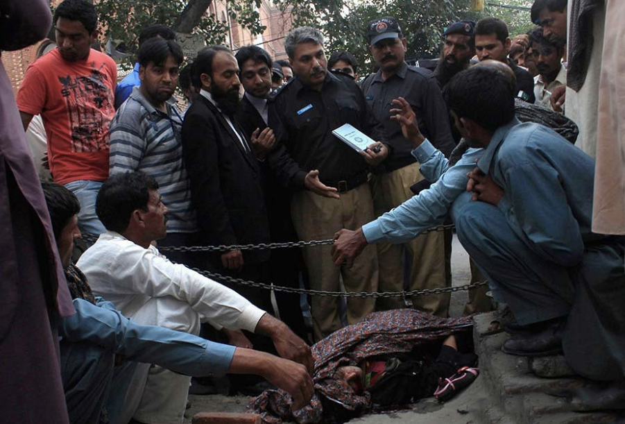 因一张嘟嘴卖萌照,印度女孩被亲弟弟"荣誉处决"