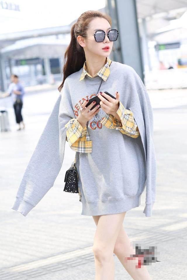 戚薇自从嫁给了韩国人,不仅脸变了,穿衣怎么也