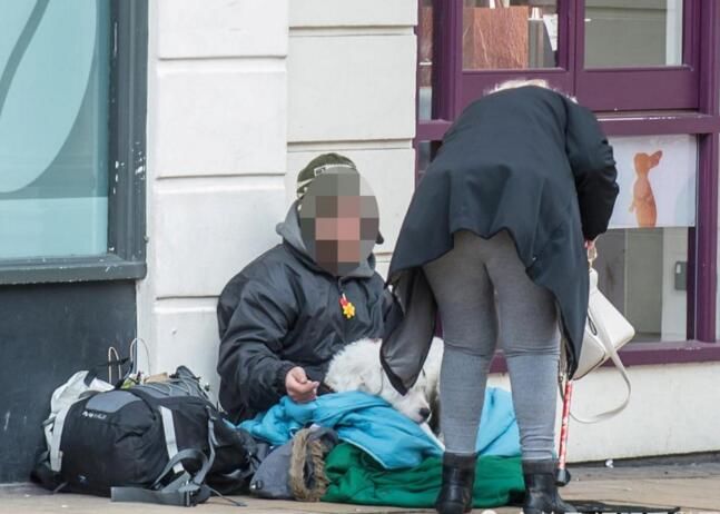 英国小镇乞丐年入65万,是普通工薪阶层的2.5倍