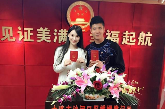 国足球员工资曝光:最少年薪税后800万 最高是