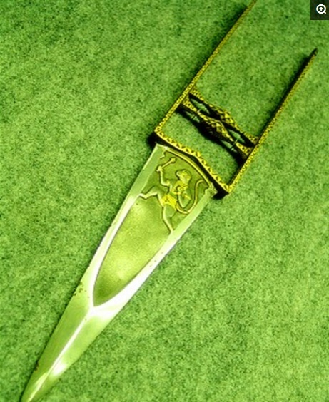 这是钝器之王,专门用来对付重金属的铠甲.