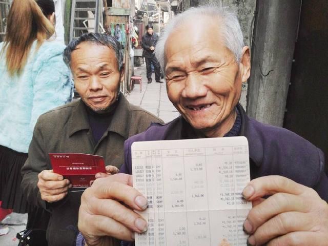 没有单位的农民朋友,自己交社保合适么?可不能