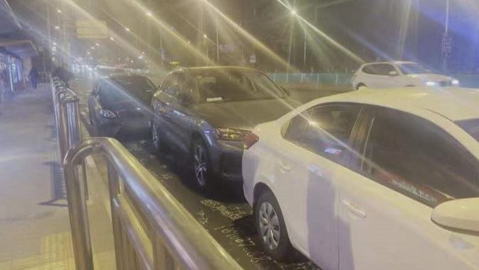 惊险！北京三环主路5车连撞谁该负责？