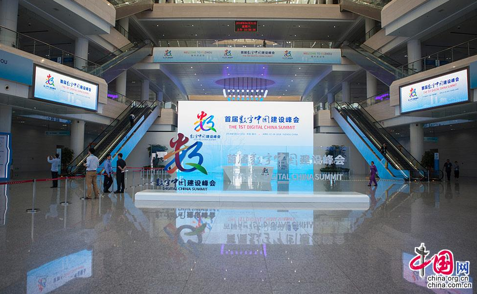 手势支付、无人驾驶、 AI 导 览 ……数字中国建设成果展览会亮点抢先看 手势支付、无人驾驶、 AI 导 览 ……数字中国建设成果展览会亮点抢先看