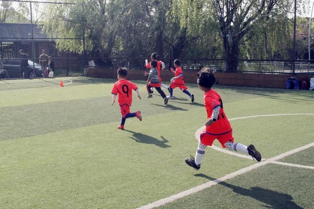 昆明少儿足球训练日志(三)前锋跑位要诀 你造吗