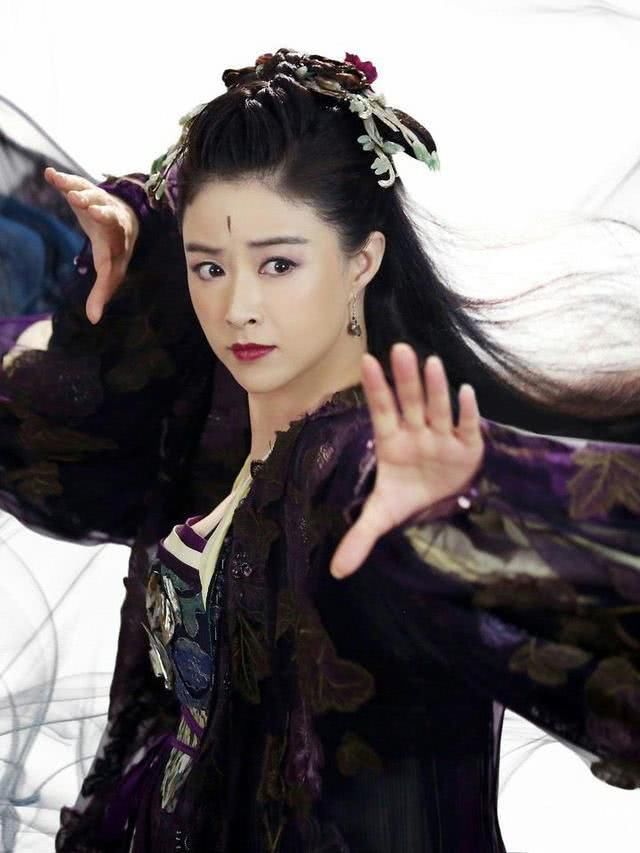 女星古装黑化后的妆容改变,李沁变妩媚,赵丽颖