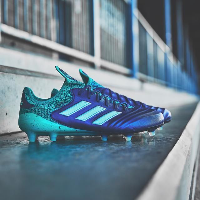 梅西、萨拉赫告诉你穿什么足球鞋能成为球场王