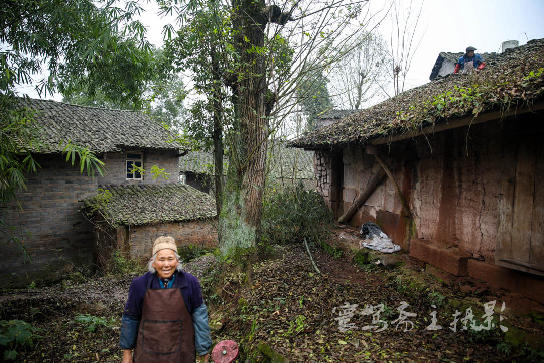 重庆农村1958年的老房子,八十年代卖70元一间