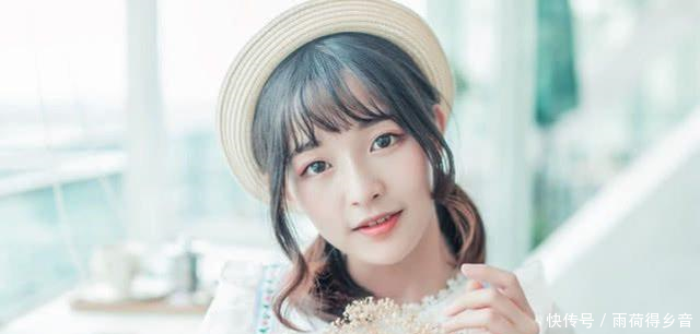 开心一笑昨天去相亲,妹子挺可爱的,就是带着她