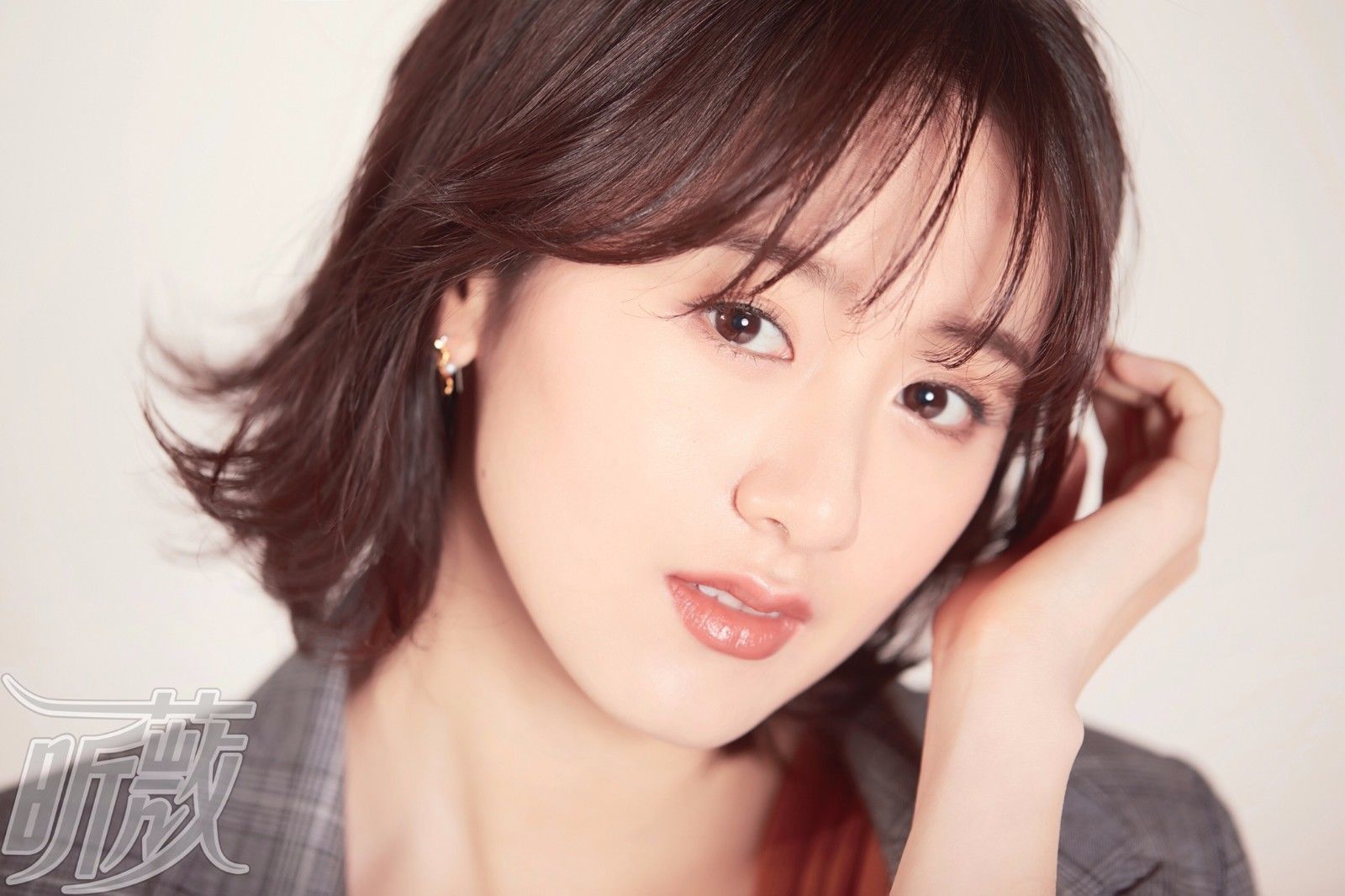 袁冰妍曝最新写真 眉眼盈盈点缀初春