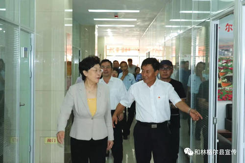 中国法律援助基金会理事长慰问我县法律援助志