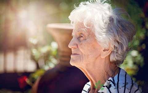 90岁老人去世前身体征兆