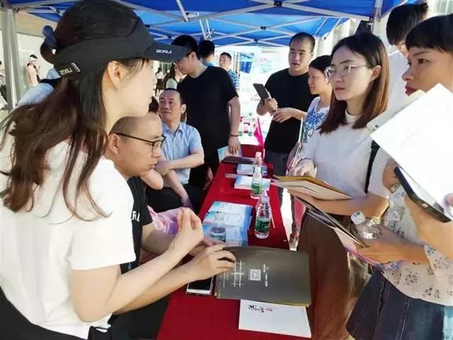 为了吸引人才,全国研究生落户政策奖励30万,还