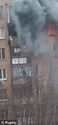 是被活活烧死还是跳楼一博?无奈的她这样选 是被活活烧死还是跳楼一博?无奈的她这样选