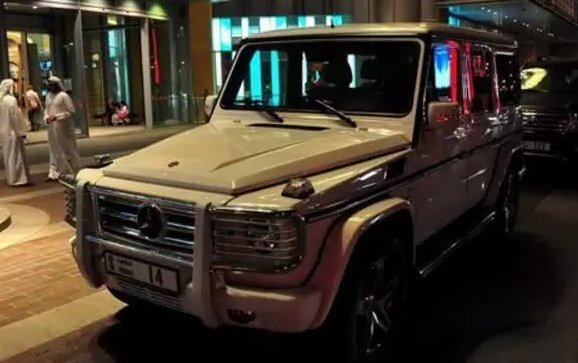 迪拜1到9号车牌拥有者非富即贵,但11号沦为保