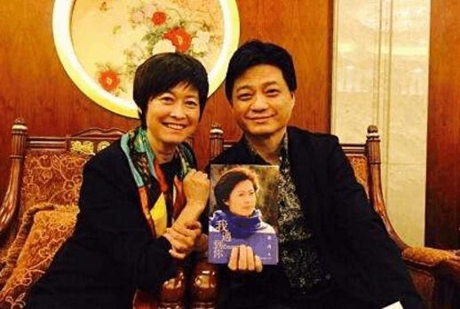 潘石屹给小崔最尊敬的敬大姐拍照了!网友终