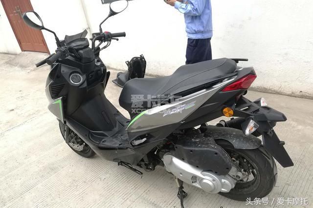 采用圣甲虫200发动机 金城新款踏板车工厂谍照