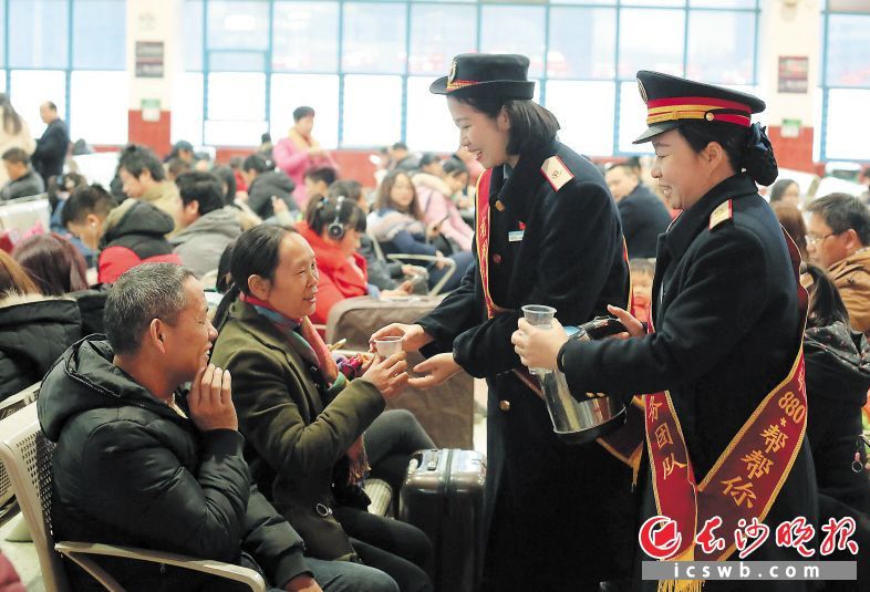 铁路女客运员的最后一个春运