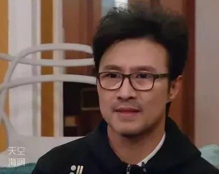 张天唱张国荣名曲得弹幕差评,大家表情看出一