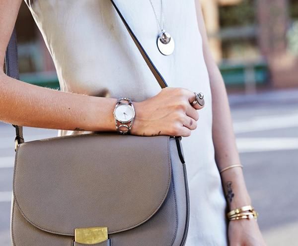 女生戴手表应遵循男左女右?选错会掉价!