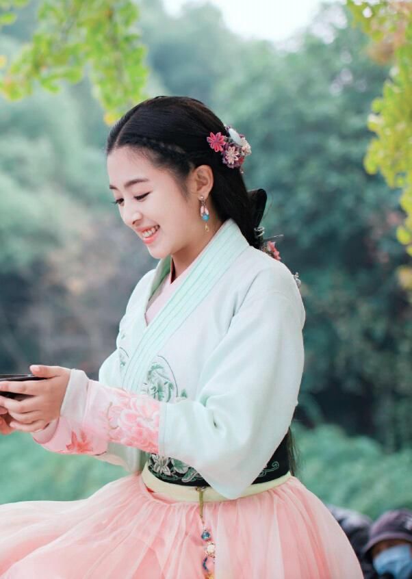 她娃娃脸比赵丽颖美,演技了得却不红 网友:她才